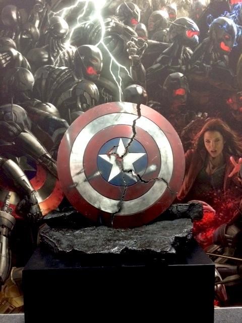 Avengers-2-Captain-America-cracked-shield